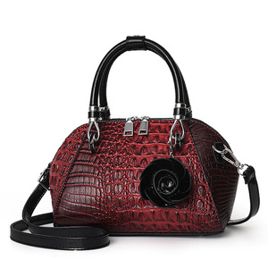 Shichen Luggage Bolso de mano para mujer con diseño de cocodrilo rojo, bolso de hombro suave mediano, bolso cruzado para uso diario, verano 2023 - Product Image 1