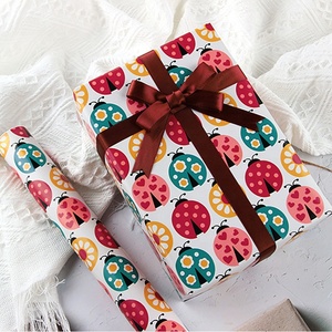 Papel kraft de regalo personalizado de alta calidad al por mayor para embalaje de regalo gran oferta de papel de regalo de lujo. - Product Image 2