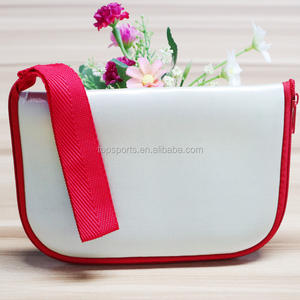 带手柄金属色氯丁橡胶化妆包，拉链闭合手提包，适合女孩促销 - Product Image 2