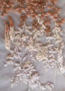 Tissu décoratif en dentelle perlée avec motifs ethniques, parfait pour les panneaux Lehenga et les vêtements traditionnels - Product Image 2