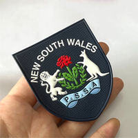 Impression de logo personnalisé sur étiquette thermocollante, patch thermique en caoutchouc PVC silicone 3D pour t-shirt