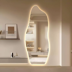 <span class=keywords><strong>Miroir</strong></span> mural décoratif personnalisé sans cadre, <span class=keywords><strong>miroir</strong></span> <span class=keywords><strong>de</strong></span> sol LED ondulé <span class=keywords><strong>pour</strong></span> dressing, <span class=keywords><strong>miroir</strong></span> LED pleine longueur irrégulier et ondulé avec éclairage LED - Product Image 1