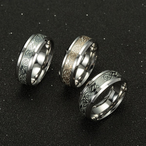 Anillos de plata para hombre con textura de dragón que brillan en <span class=keywords><strong>la</strong></span> oscuridad, anillo de acero inoxidable pulido para hombre - Product Image 2