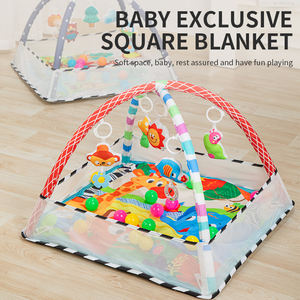 แผ่นรองคลานเด็กแบบพับได้ พร้อมตาข่ายนิรภัยด้านข้าง ศูนย์พัฒนาการเล่น พร้อมของเล่นแขวนแบบนุ่ม วัสดุโพลีเอสเตอร์ - Product Image 1