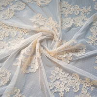 Tissu en dentelle transparente blanc cassé, tissu en maille brodé floral baroque antique pour rideau de fenêtre, robe de mariée et robe de mariée de cérémonie