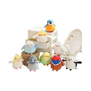 Venta al por mayor de terciopelo suave de pie pájaro llavero colgante de felpa duradera bolsa de viaje conjunto de adornos regalos de vacaciones de temporada - Product Image 2