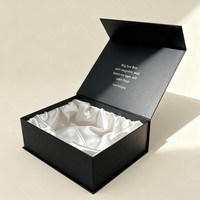 Boîte en papier à fermeture magnétique recyclable de conception gratuite personnalisée de luxe Cadeau de perruque Produits de soin de la peau Bougies Boîte d'insertion en satin de soie