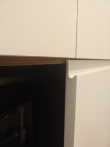 Système de dressing multifonctionnel avec étagère à chaussures et étagère haute et étroite, armoire de rangement moderne pour entrée avec éclairage LED - Product Image 6