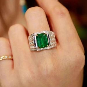 แหวนหมั้นเพชรพลอยมรกตแท้สีเขียวทองคำบริสุทธิ์ 18k ตัดแบบมรกตสั่งทำพิเศษจากซินฟลายสำหรับผู้ชาย - Product Image 1