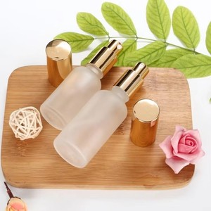 Bouteilles en verre recyclé - Bouteilles de sérum pour soins de la peau blanches givrées avec fond épais et bouchon à vis 50 ml/100 ml (certifiées PCR) - Product Image 5