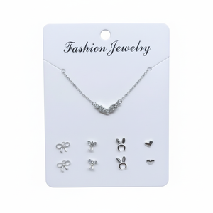 Vendita calda stile coreano gotico Huggie orecchini di tendenza luna farfalla cristallo argento Design all'ingrosso per le donne attente alla moda - Product Image 2