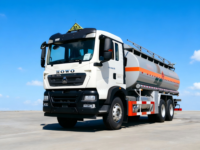 HOWO 25000 Liter Fuel Tank Truck Automatic 6*4 251-350HP Oil Tanker 25m³ Diesel Flammable Liquid Tanker Oil Transport Truck