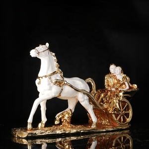 Phong Cách Châu Âu Nhựa Thủ Công Văn Phòng Tác Phẩm Điêu Khắc Vàng Động Vật Thiết Kế Bức Tượng Trang Trí Nội Thất Xe Ngựa - Product Image 2