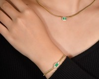 Élégant bracelet cubain en or 18 carats pour femme, orné d'un émeraude verte Worton cultivée en laboratoire et entièrement pavé de diamants cultivés en laboratoire