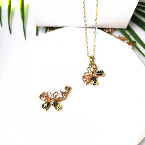 Collar de cristal con colgante de mariposa colorido, colgantes temáticos con engaste de garra, uso diario, verano 2024, origen Yiwu - Product Image 4