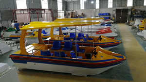 Bateau électrique 6-8 personnes équipement de jeu d'eau bateau à pédales en fibre de verre vélo aquatique à vendre (M-080) - Product Image 3