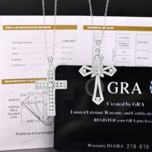 Collier pour femme en argent sterling 925 avec pendentif croix religieuse en moissanite de qualité D VVS, certifié GRA, vente en gros - Product Image 3