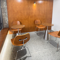 Ensemble table et chaises de salle à manger commerciales modernes en bois massif avec structure en fer, 2 places, garantie 1 an pour restaurants, cafés, pâtisseries