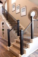 Tanlong Farmhaus-Treppengeländersystem Schmiedeeisen-Baluster Holzhandlauf Weißer Treppenpfosten für Amerikanische Villa
