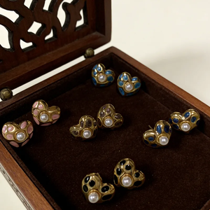 Boucles d'oreilles hypoallergéniques en forme de cœur en perle plaquées or 18 carats de haute qualité en acier inoxydable 304 avec électrodéposition sous vide pour femmes - Product Image 5