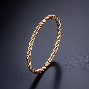 Anello da Donna in Acciaio Inossidabile, Sottile, Semplice e alla Moda, con Design a Spirale Intrecciata - Product Image 1