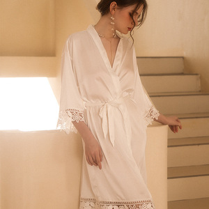 Robe du matin de la mariée brodée en satin moderne Kimono Peignoir avec habillage en dentelle pour maquillage de mariage Robes de demoiselle d'honneur Groupe - Product Image 1