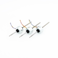 La vis de plomb de 25mm passe par un mini moteur pas à pas linéaire fileté 5v