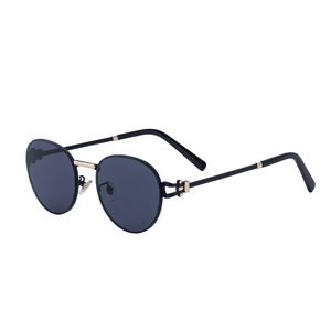 Nouvelles lunettes de soleil ovales pour femmes, monture en métal noir, protection UV400, verres en PC, lunettes de soleil tendance, classe 2, origine Taizhou - Product Image 5