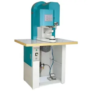 Nouvelle machine d'usine de chaussures <span class=keywords><strong>automatique</strong></span> YUTAI YT-907 pour la pose de boutons à crochet <span class=keywords><strong>sur</strong></span> chaussures de sécurité/chaussures d'escalade/bottes - Product Image 1