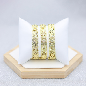 Brazalete de Moda para Mujer con Patrón Geométrico Chapado en <span class=keywords><strong>Oro</strong></span> de <span class=keywords><strong>14K</strong></span> y Brazalete de Latón con Perlas de Imitación Cuadradas Estilo Princesa, Joyería para Mujer - Product Image 5