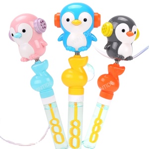 WANNA BUBBLES 2EN1 Silbato de Pingüino, Varita de Burbujas de Plástico, Juguetes de Caramelo, Palo de Burbujas, Fiesta, Aire Libre, Verano - Product Image 1