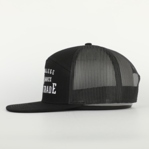 Casquette de sport structurée en coton noir à 7 panneaux de haute qualité avec logo personnalisé brodé et motif lettre courant - Product Image 3