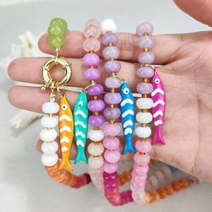 Nouveauté : Collier tendance bohème avec pendentif poisson plaqué or, perles en pierres naturelles et pierres précieuses arc-en-ciel, fait main, idéal pour l'été - Product Image 1
