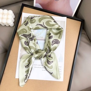 Pañuelo Cuadrado <span class=keywords><strong>de</strong></span> <span class=keywords><strong>Seda</strong></span> con Acabado Satinado, Diseño Geométrico a Cuadros, Elegante y Lujoso, para Verano, Personalizable, Ultra Suave y Liso - Product Image 1