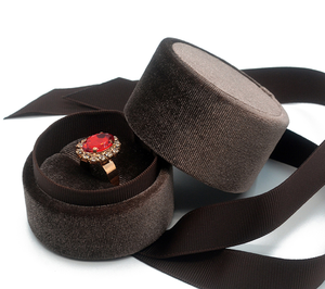Rosa unico Piccolo Rotondo di Velluto Gioielli Regalo Anello Box con il Nastro - Product Image 5