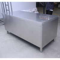 Table en acier inoxydable, table en inox, cuisine commerciale, armoire de cuisine en acier inoxydable