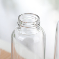 Bouteilles d'eau en verre de cristal de quartz avec pierres précieuses naturelles infusées en gros