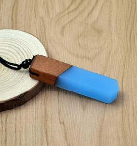 Collar con Colgante de Resina y Madera Rectangular Hecho a Mano y Personalizado, en Oferta - Product Image 6