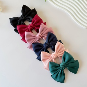 高品質無地サテン生地ヘアクリップ 女の子向けファッションボウ スプリングクリップ 卸売価格 ボウノットメタルスプリングクリップ - Product Image 3