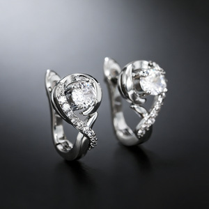 Boucles d'oreilles Huggie en forme de note de musique pour femmes, bijoux mignons et minimalistes à la mode - Product Image 6
