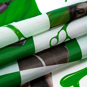 Capa de peluquería Wanmei, delantal de peluquería antiadherente con estampado para uso doméstico, diseño a cuadros verdes - Product Image 3