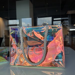 กระเป๋าใส่เสื้อผ้ากันน้ำมีสีรุ้งแบบออกแบบโลโก้ได้ตามต้องการกระเป๋าช้อปปิ้งทำจากพีวีซีนีออน - Product Image 1