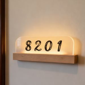 Plaque de porte moderne en acrylique pour maison, appartement, hôtel – Numéro de chambre et signalétique - Product Image 1
