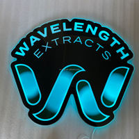 Panneaux lumineux ultra minces en acrylique sur mesure en forme de fantaisie Boîtes lumineuses publicitaires à LED minces pour boissons Bouteille de bière logo