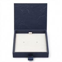 Boîte à bijoux texturée marine avec carte du monde en relief doré, emballage cadeau personnalisé avec logo, étui pour bagues, boucles d'oreilles et colliers