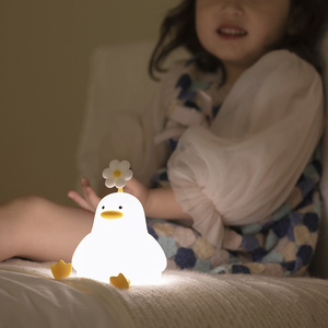 Lampada Notturna LED in Silicone Ricaricabile USB, Design Moderno a Forma di Anatra, Luce da Comodino per Bambini con Controllo Touch - Product Image 3