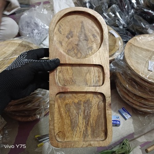 Plateau de service en bois artisanal à 3 compartiments, vaisselle rustique pour la cuisine et la salle à manger, pour la maison, les restaurants et les occasions spéciales - Product Image 3
