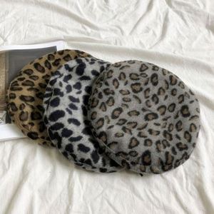 หมวกเบเร่ต์ลายเสือดาว สไตล์ฮาร์เบอร์ คุณภาพสูง ขายส่ง ราคาพิเศษ สำหรับฤดูใบไม้ร่วงและฤดูหนาว เหมาะสำหรับใส่ลำลองหรือเป็นศิลปิน - Product Image 4