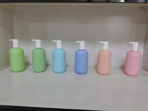 Nouvel Arrivage Prix Usine Bouteilles Pompe à Lotion en PET Couleur Macaron Grande Capacité Rechargeable pour Shampoing et <span class=keywords><strong>Gel</strong></span> Douche Logo Personnalisé - Product Image 1