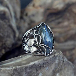 Anello Cocktail F203 in Argento 925 con Design Vegetale e Incastonatura a Castone, Unisex per Uso Quotidiano - Product Image 1